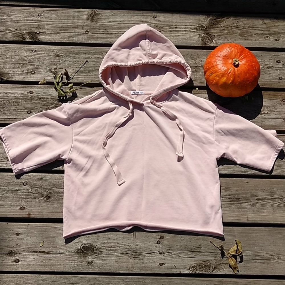 Newear cropped pink hoodie